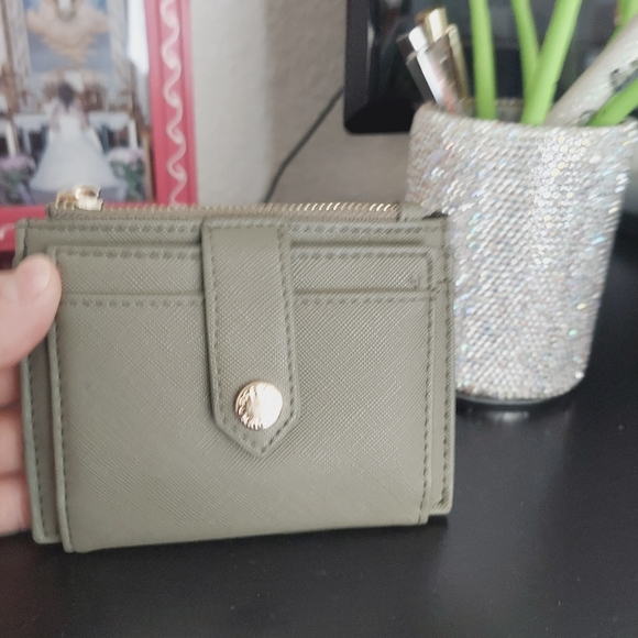 Steve Madden Wallet - Picture 7 of 7